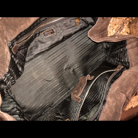 ♥️SOLD♥️PRADA Suede Scamosciato Logo Tote Brown - Picture 8 of 8